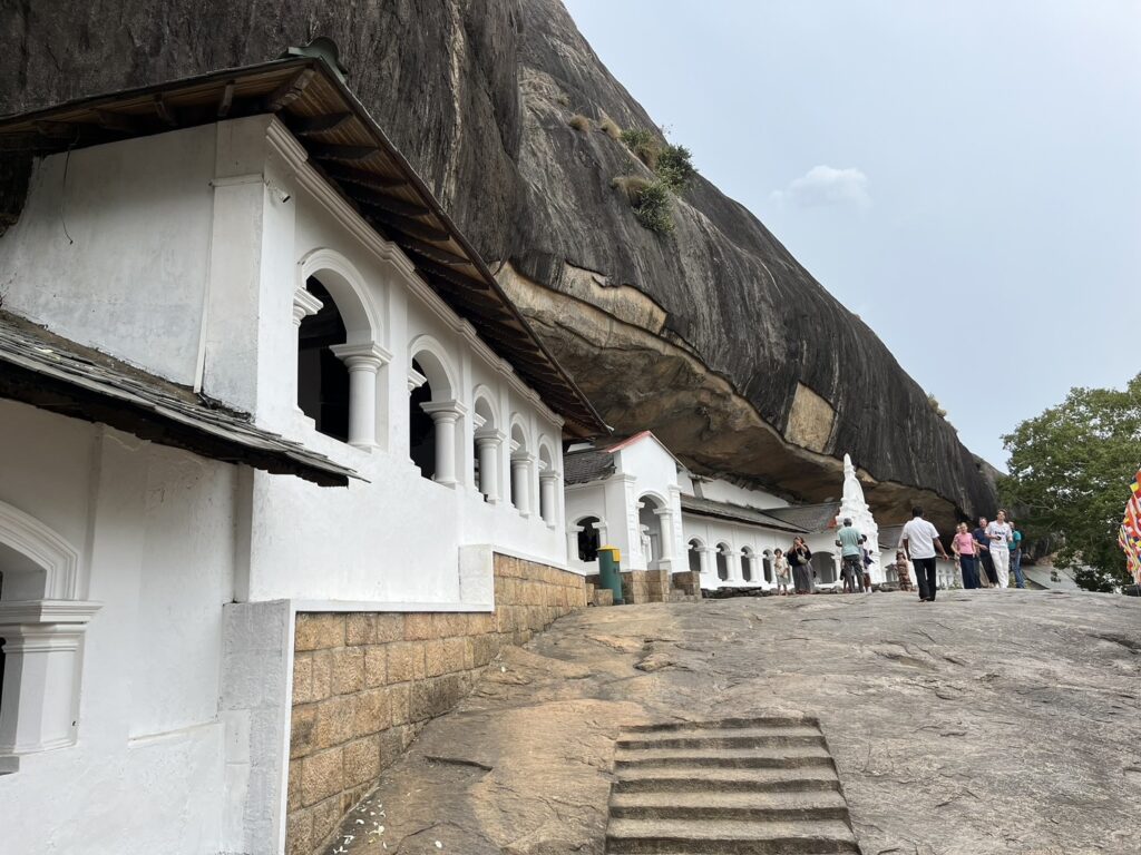 ダンブッラ石窟寺院